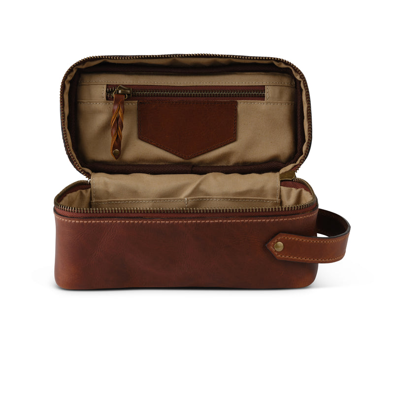 Kineño Leather Dopp Kit | lifestyle